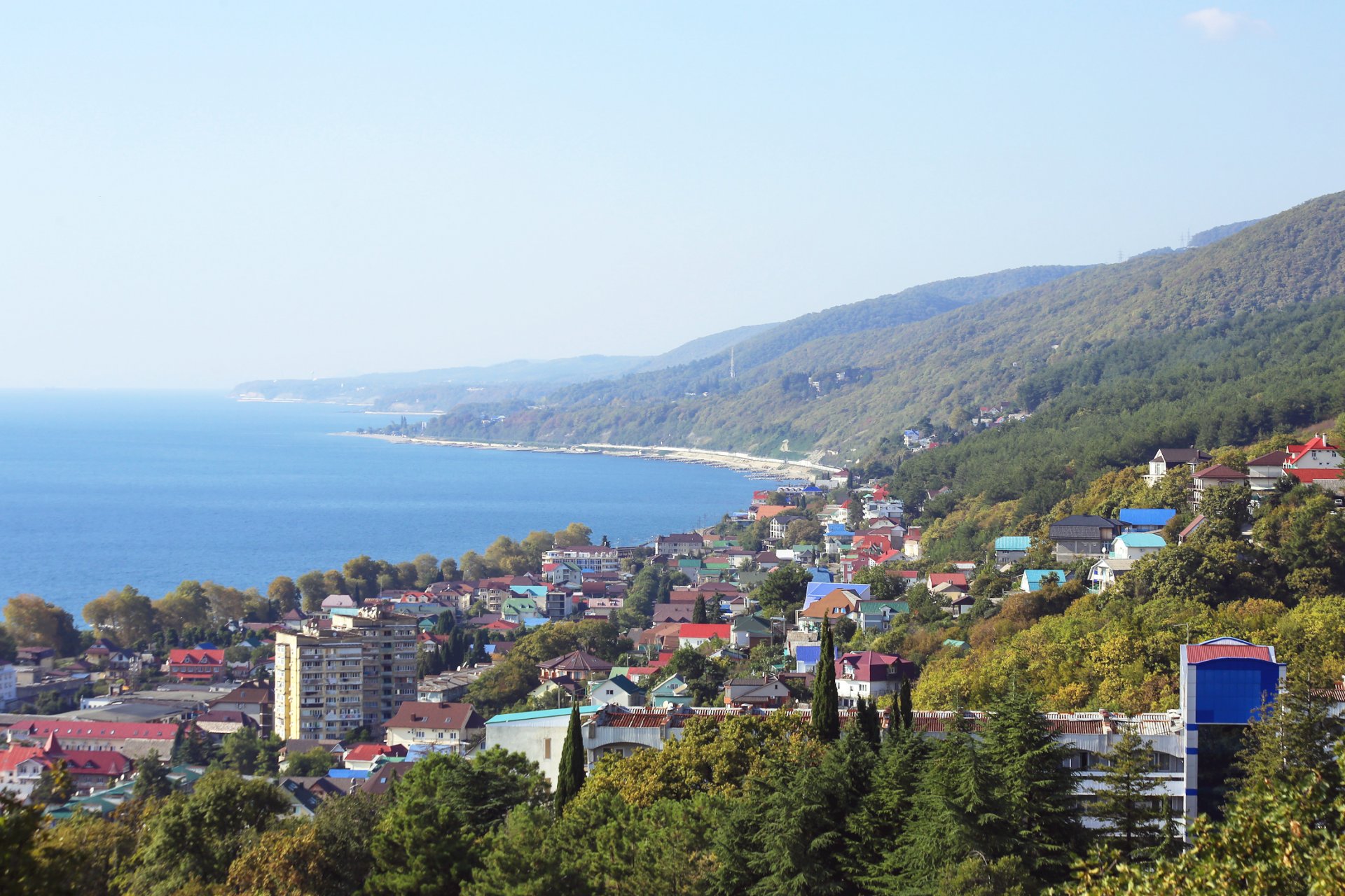 Побережье Черного моря в районе курорта Лазаревское