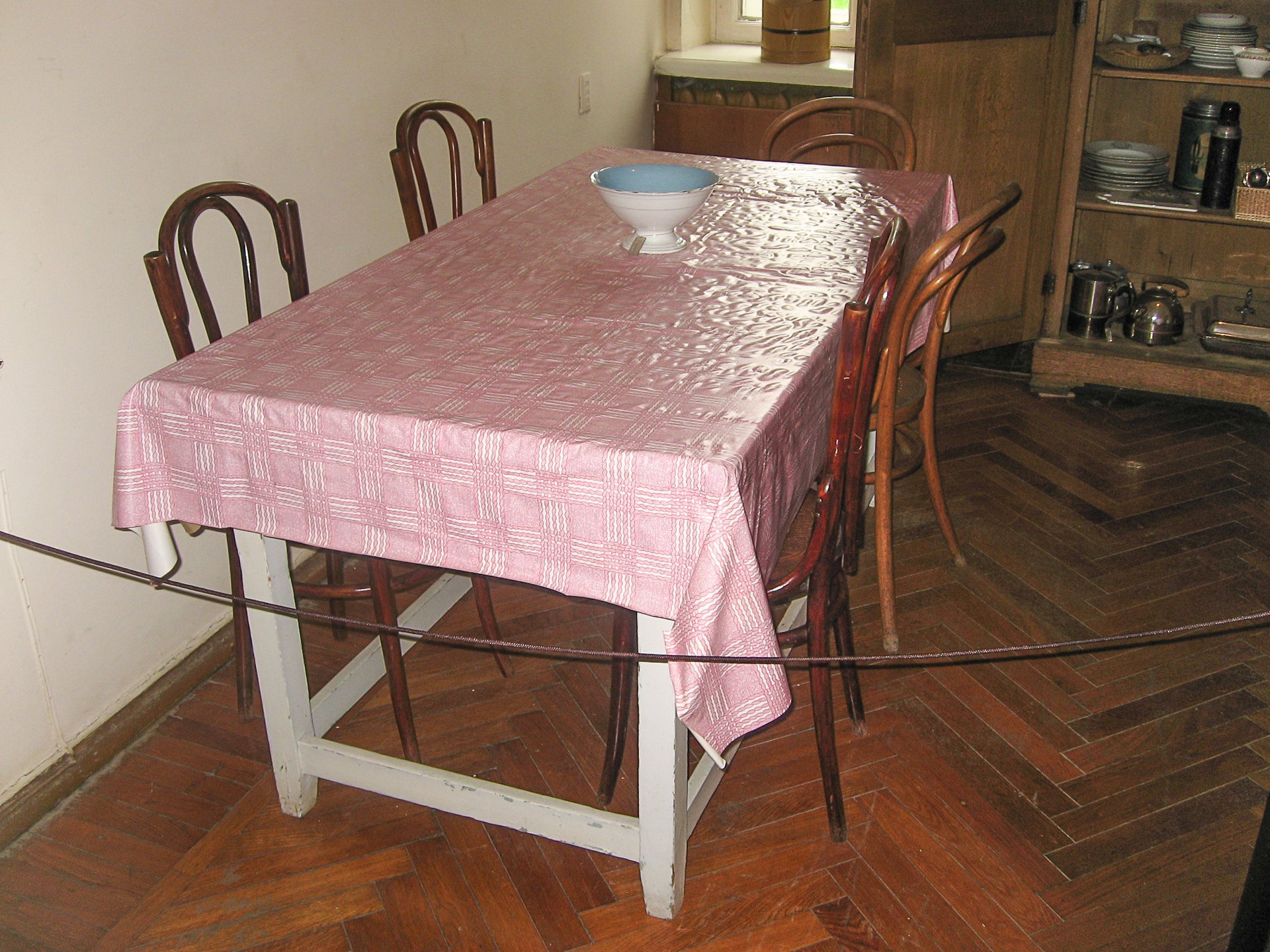 Кухонный стол в музее Горки Ленинские
